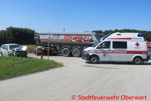 Feuerwehr; Blaulicht; Stadtfeuerwehr Oberwart; Unfall; PKW; LKW; Messelände; Feldgasse;