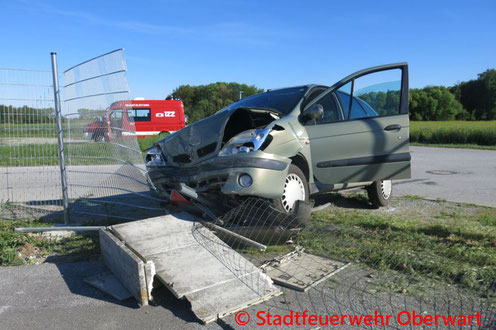 Feuerwehr; Blaulicht; Stadtfeuerwehr Oberwart; Unfall; PKW;