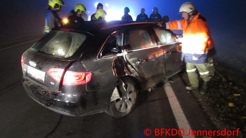 Feuerwehr; Blaulicht; BFKDO Jennersdorf; Fahrzeugbergung; B319;