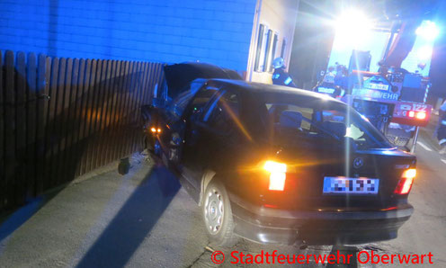 Feuerwehr; Blaulicht; Stadtfeuerwehr Oberwart; Unfall; PKW; Dornburggasse;