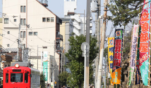 宿舎が来ているときは幟が林立　（昨年）