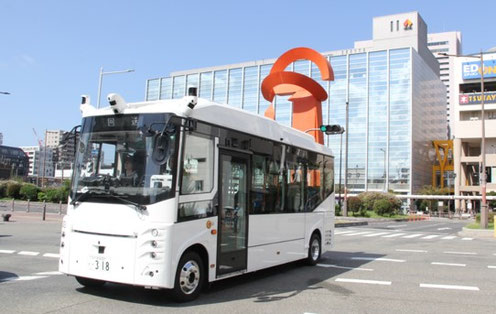 試運転中の自動運転バス
