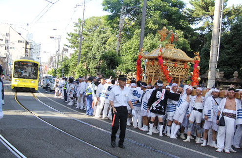 住吉大社を出立する大神輿