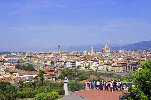 Blick über Piazzale Michelangelo in Florenz