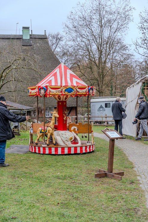 Ein wunderbar nostalgisches Kinderkarussell - dort standen die Kinder später mit ihren Eltern schlange.