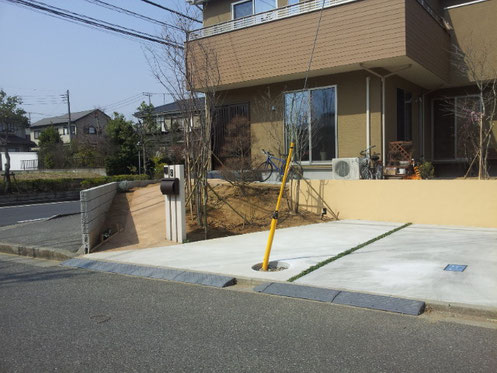 アプローチは、固まる土で自然素材