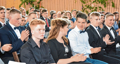 Abschied nehmen war angesagt in der Sporthalle der Grund- und Gemeinschaftsschule Schenefeld.