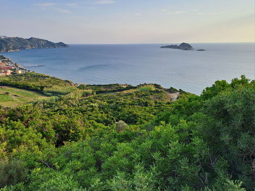 Flugticket-Schutz der HanseMerkur Reiseversicherung bietet eine passende Reiserücktrittsversicherung plus Umbuchungsschutz und Umsteigeversicherung