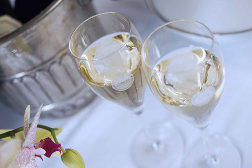 Bei einem Tasting können die Teilnehmerinnen und Teilnehmer eine Auswahl von Winzer-Champagnern verkosten. 