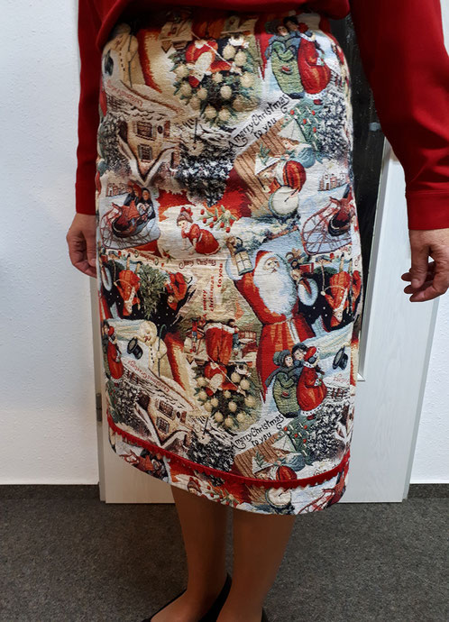 Nähschule ganz vernaht, Kleid mit Weihnachtsmotiv