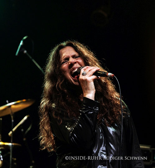 Sari Schorr – Bluesrock mit Seele, Power und Gefühl live im Musiktheater Piano Dortmund. Foto: © Inside Ruhr / Rüdiger Schwenn