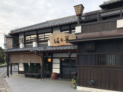 鰻料理の満る岡　創業1875年　2001年に店舗をリニューアルされたそうです