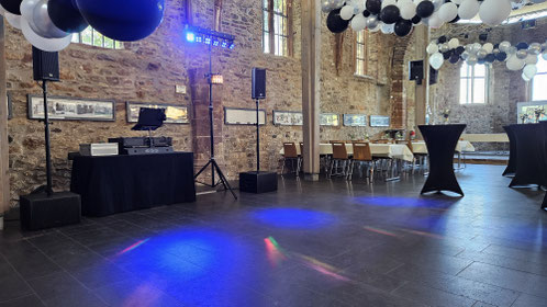 Aufbaubeispiel für Ton- und Lichttechnik in der Alten Kirche Derichsweiler bei Düren