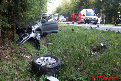 Feuerwehr; Blaulicht; FF Andorf; Unfall; B137; PKW; LKW; Sattelzug;