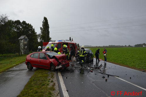 Feuerwehr; Blaulicht; FF Andorf; Verkehrsunfall; Landesstraße;