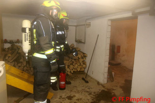 Feuerwehr; Blaulicht; FF Andorf; Brand; Verpuffung; Wohnhaus;