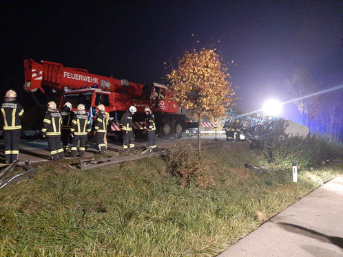Feuerwehr; Blaulicht; FF Andorf; Unfall; B137; LKW; Anhänger;