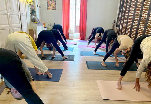 cours de yoga pas cher a tours avec priti bhati