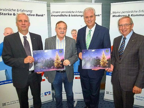 Sie stellten den Kalender 2015 vor (von links): Thomas Fiehn (Lions-Clubmaster), Hansjörg Zimmermann (Lions Club), Jürgen Findeklee (Vorstandsvorsitzender der Volksbank Donau-Neckar), Günther Kapphan (Schatzmeister des Lions-Förderver.) Foto: Lions Club