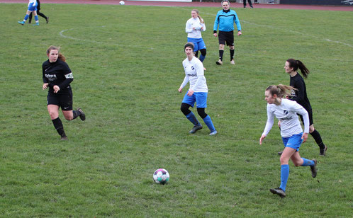 Die spätere Torschützin Jana Dippoldsmann am Ball. Foto: Lanzke