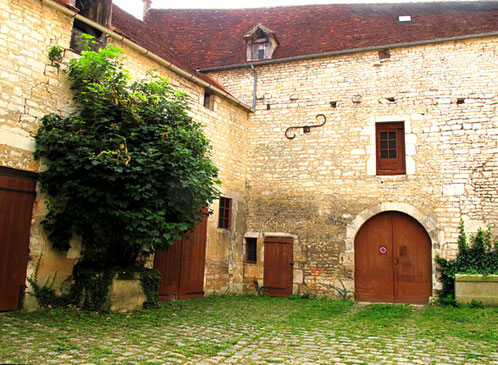 der Innenhof eines Lagerhauses