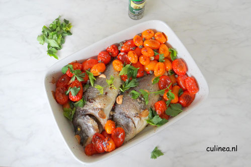 Dorade met tomaatjes uit de oven