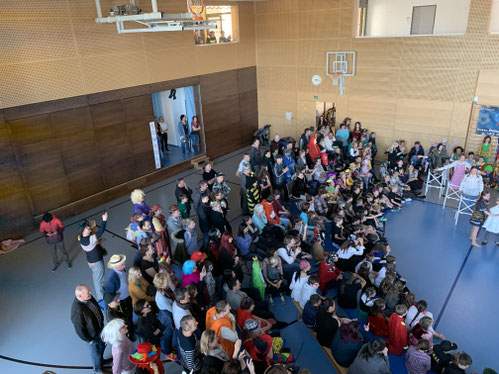 VOLLES HAUS IN DER TURNHALLE EUGENDORF