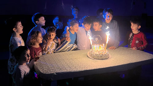 Taglio della torta festa bambini 6 anni Roma