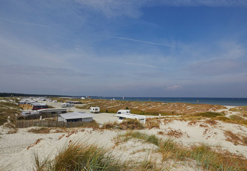 Wohnwagen in Dünen an Ostsee 2026