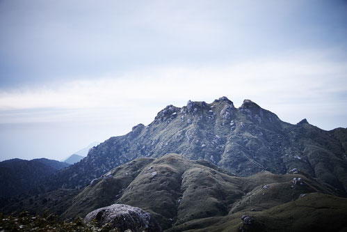 男らしい山容を見せる、屋久島・永田岳（標高1887m）