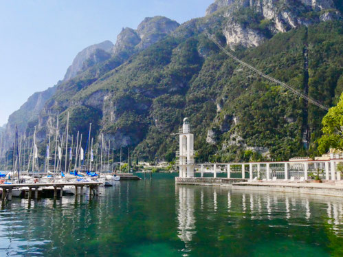 Italien Urlaub: Gardasee, der Yachthafen in Riva del Garda