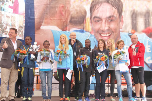 Jana Groß-Hardt (3. v. l.) lief unmittelbar nach den Afrikanerinnen auf den dritten Rang.