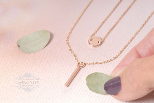 round bar kurzer Stab Anhänger rosè halskette mini plakette an rosè halskette