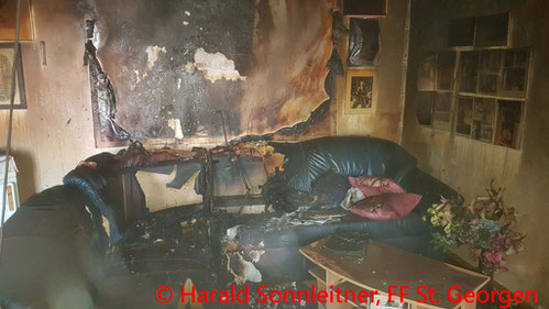 Feuerwehr; Blaulicht; FF St. Georgen; Unfall; PKW; Überschlag;