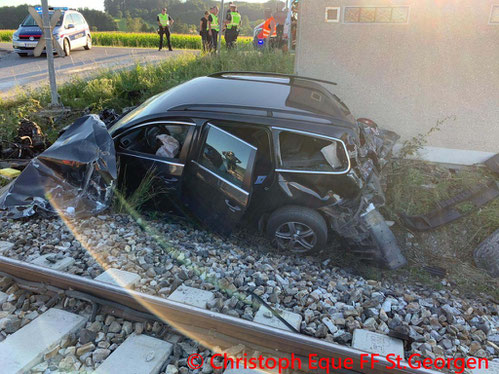 Feuerwehr; Blaulicht; FF St. Georgen; Unfall; PKW; Überschlag;