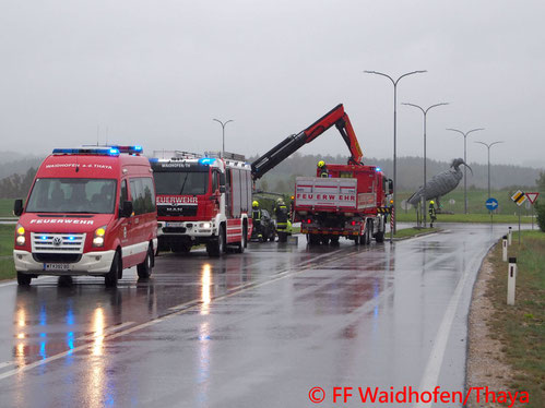 Feuerwehr, Blaulicht, Unfall, Bergung, FF Waidhofen/Thaya, B36
