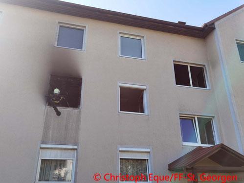 Feuerwehr; Blaulicht; FF St. Georgen; Brand; Wohnhausanlage; Rauch;