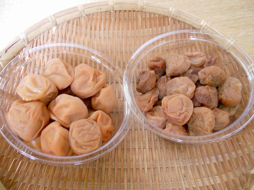 左:大350グラム入り 右:小300グラム入り