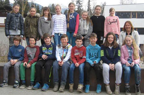 Schülerinnen und Schüler 1 B, Mittelschule Welsberg 2015/16