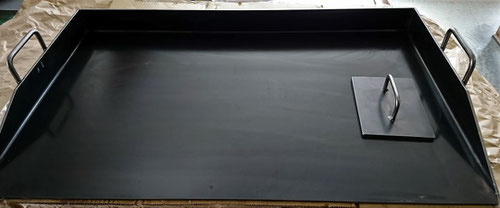 オーダー鉄板,枠,型,だし巻き卵,鉄板で作る,効率よく,秘密兵器,無駄なく作る,お皿,保温,昭和屋工業,アツアツ鉄板,オサエちゃん,三方曲げ,洋食屋,厨房,保温,あたため