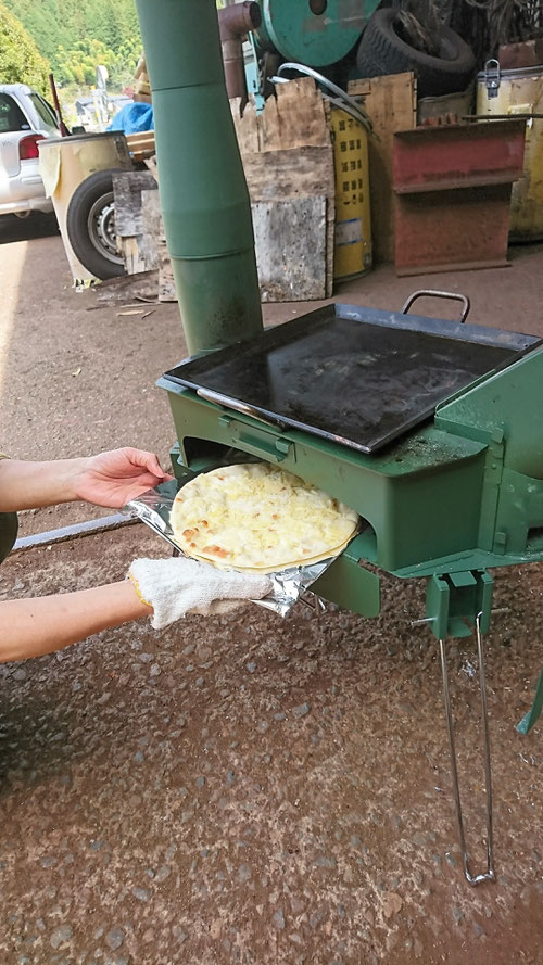 キャンプ,キャンプめし,BBQ,イカ焼き,ホタテ,焼肉,ピザ,ヤマザキ,チーズ蒸しケーキ,キリンさん,鉄板,オサエちゃん,昭和屋工業,鉄板プレス料理,GW,デイキャンプ