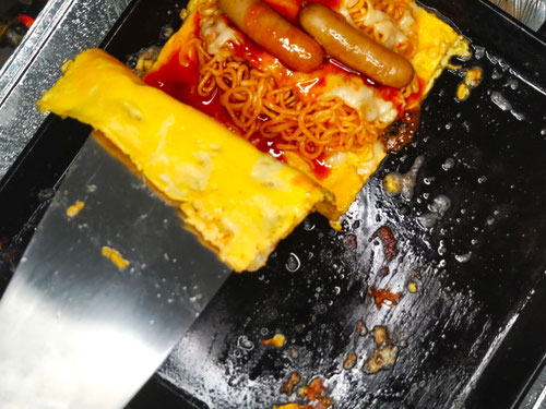 ブルダックチーズオムレツ,ブルダックソース,ブルダック炒め麺,韓国屋台,鉄板料理,だし兵,コチュジャン,アツアツ鉄板,昭和屋工業