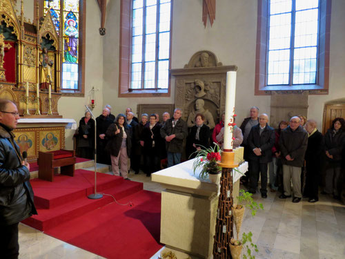 Karl Banghard (links i.B.) Vorstellung des Sickinger Kirchenführers
