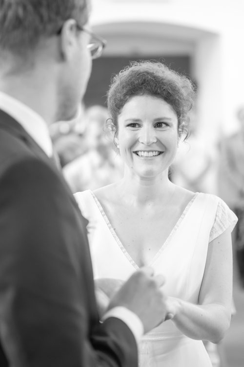 Ringübergabe heiratendes Hochzeitspaar, Hochzeitsfotografie