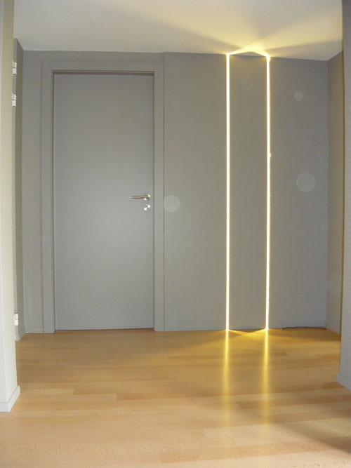 porte + habillage mural intégrant deux bandeaux led