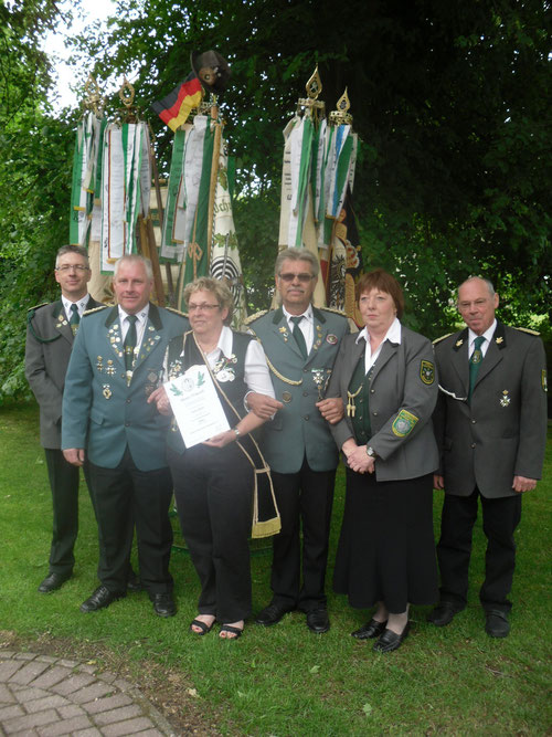 v.l.:Mario Glyschewski, Präsident Westerhamm, Stefan Thiele, stellv. Kreisschützenmeister, Anita Buck VA in Silber, Heino Kreschinski, stellv. Kreisschießwart, Petra Schröder, 1. Beisitzerin im Kreisvorstand und der 2. Präsident Joachim Thiele, Westerhamm