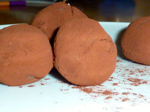 Süß, dick und kugelrund. Marzipankartoffeln handgemacht von unserem Fräulein Fahrtenschreiber
