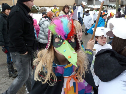 Räubertochter mit venezianischer Maske