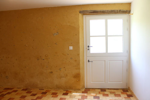 Porte fermière en bois exotique, poignées en acier patiné (photo)