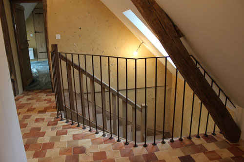 Balustrade en acier, pieds de balustres sur rosaces moulées (photo)